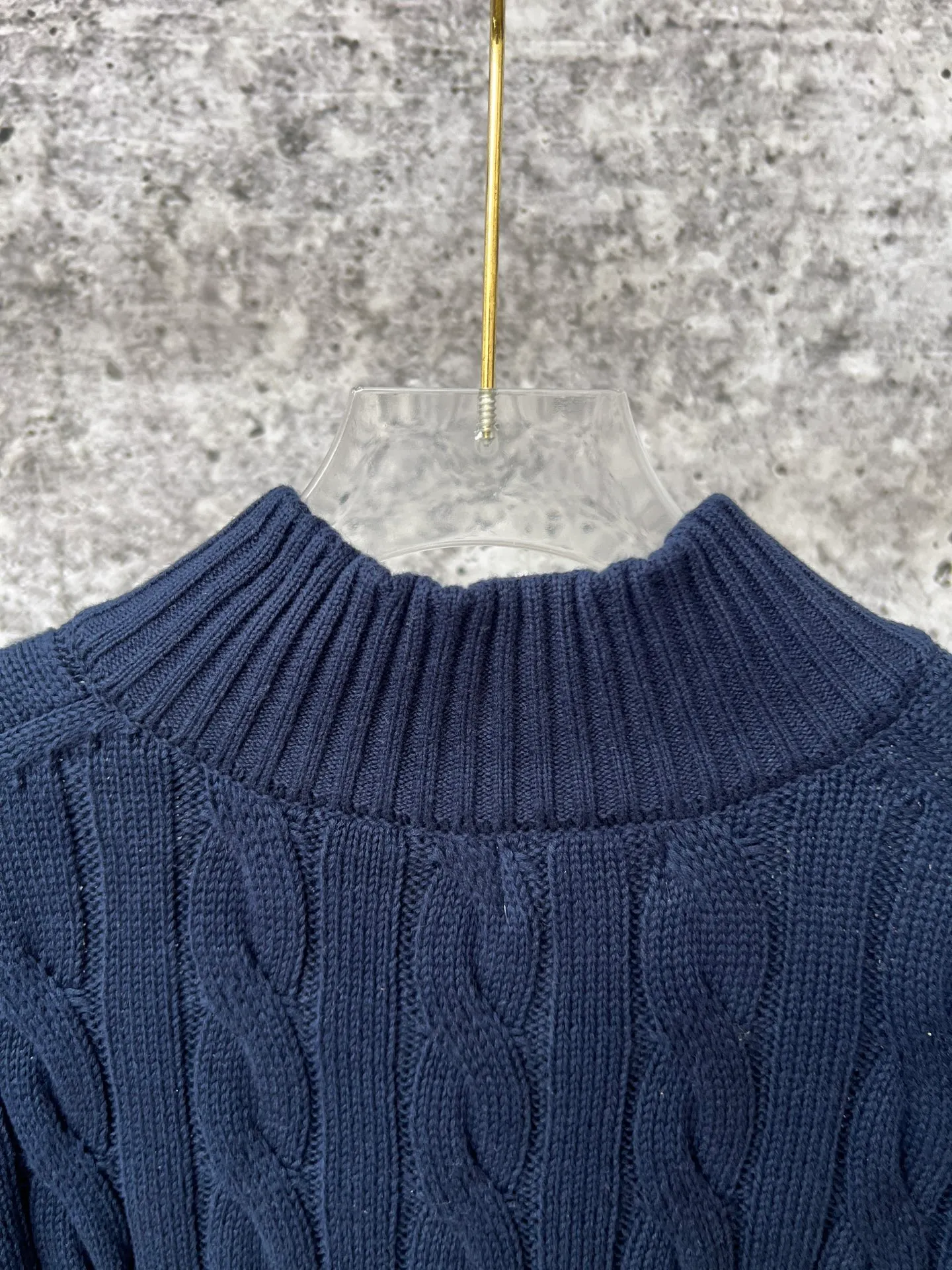 P240 Ralph Lauren classic unisex half-zip rubberized sweater, popular on all major platforms, the original version has the same washed fabric, the workmanship details restore the original, the pony on the chest is embroidered with the original factory, and the hardware accessories are original and customized